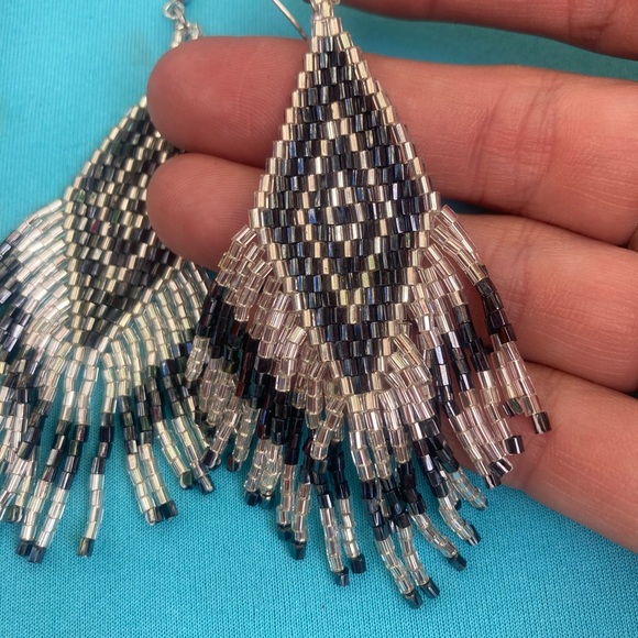Gorgeous native bead fringe earrings - Picture 2 of 2